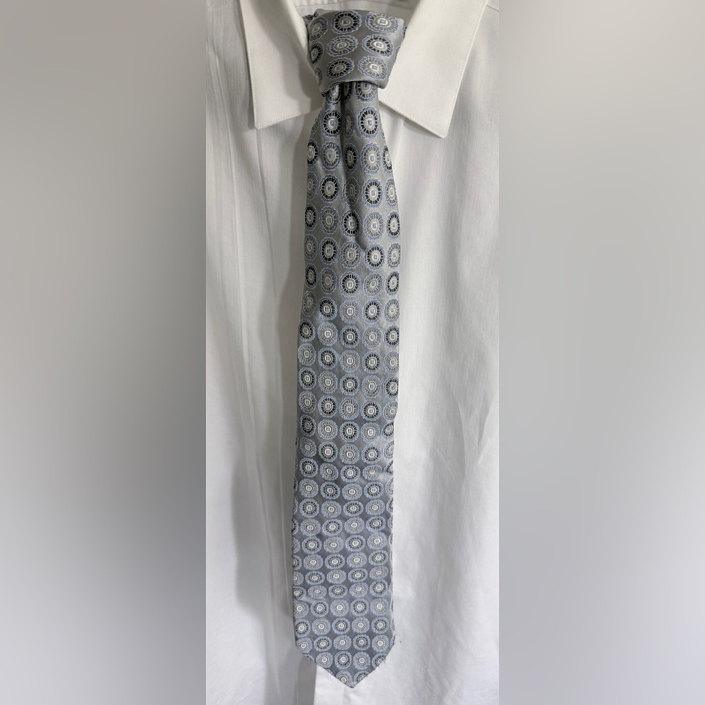 Hart Schaffner Marx Blue and Silver Patterned Silk Tie